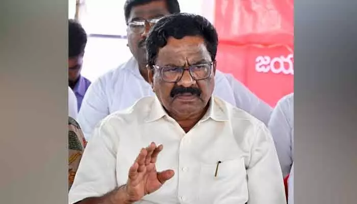 లక్ష కోట్లు ఖర్చు చేసినా ప్రాజెక్టులు ప్రజలకు ఉపయోగపడవా : సీపీఎం లక్ష కోట్లు ఖర్చు చేసినా ప్రాజెక్టులు ప్రజలకు ఉపయోగపడవా : సీపీఎం