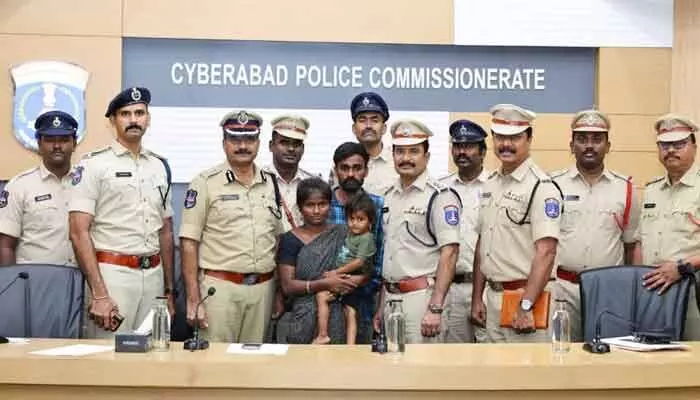 లింగంపల్లి చిన్నారి కిడ్నాప్ కేసులో కొత్త కోణం లింగంపల్లి చిన్నారి కిడ్నాప్ కేసులో కొత్త కోణం