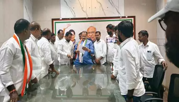 నర్సాపూర్ కాంగ్రెస్ పార్టీ ఇంచార్జి రాజిరెడ్డి మాకొద్దు నర్సాపూర్ కాంగ్రెస్ పార్టీ ఇంచార్జి రాజిరెడ్డి మాకొద్దు