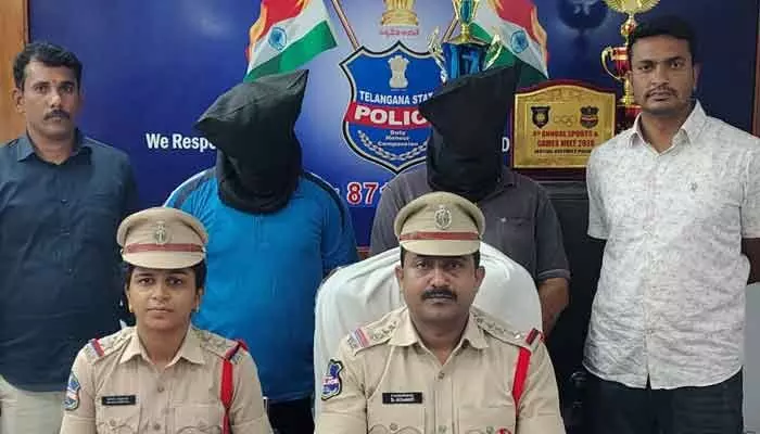 జగిత్యాలలో నిషేధిత ఈ-సిగరెట్ల విక్రయం.. ఇద్దరు వ్యక్తులు అరెస్ట్ జగిత్యాలలో నిషేధిత ఈ-సిగరెట్ల విక్రయం.. ఇద్దరు వ్యక్తులు అరెస్ట్