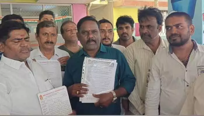 బోడుప్పల్లో జల యుద్ధం.. బోడుప్పల్లో జల యుద్ధం..