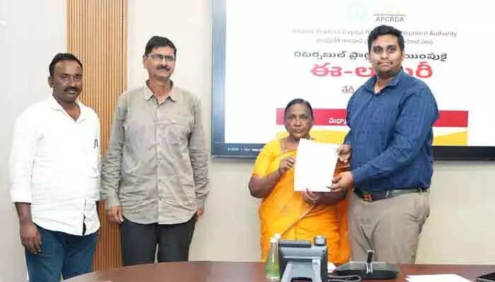 అమరావతి రైతులకు గుడ్ న్యూస్.. రిటర్నబుల్ ప్లాట్ల కేటాయింపు అమరావతి రైతులకు గుడ్ న్యూస్.. రిటర్నబుల్ ప్లాట్ల కేటాయింపు