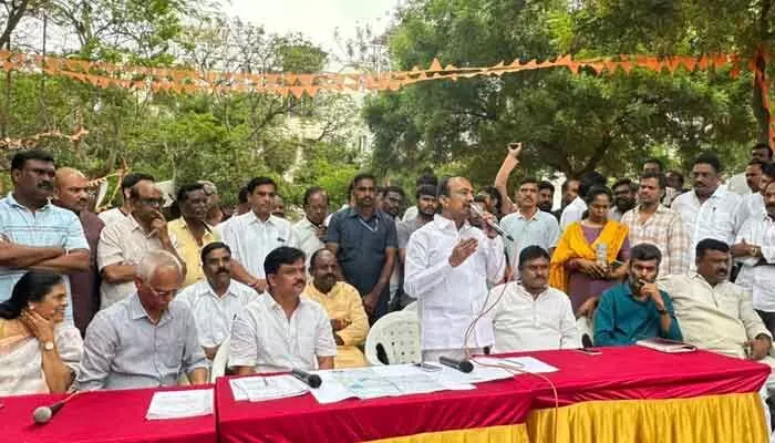 వచ్చే వేసవి నాటికి తాగునీటి సమస్య లేకుండా చూస్తా: ఎంపీ ఈటల రాజేందర్ వచ్చే వేసవి నాటికి తాగునీటి సమస్య లేకుండా చూస్తా: ఎంపీ ఈటల రాజేందర్