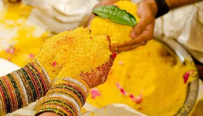 తలంబ్రాల వర్షం..! తలంబ్రాల వర్షం..!