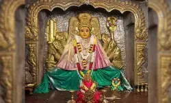భద్రకాళి ఆలయంలో శాకంబరి ఉత్సవాలు: ఐదో రోజు ‘విరోధిని’ అలంకారంలో అమ్మవారు భద్రకాళి ఆలయంలో శాకంబరి ఉత్సవాలు: ఐదో రోజు ‘విరోధిని’ అలంకారంలో అమ్మవారు