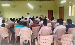 తక్కువ వర్షపాతం.. రైతులకు ప్రత్యామ్నాయ పంటలపై అవగాహన సదస్సు తక్కువ వర్షపాతం.. రైతులకు ప్రత్యామ్నాయ పంటలపై అవగాహన సదస్సు