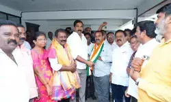 వర్ధన్నపేటలో కాంగ్రెస్కు ఊపు.. సీనియర్ నాయకుడు పార్టీ తీర్థం వర్ధన్నపేటలో కాంగ్రెస్కు ఊపు.. సీనియర్ నాయకుడు పార్టీ తీర్థం