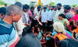 అంత్యక్రియల్లో పాల్గొన్న ఎమ్మెల్యే సత్యం.. అంత్యక్రియల్లో పాల్గొన్న ఎమ్మెల్యే సత్యం..