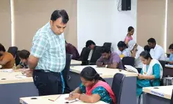 పారదర్శకంగా ఔట్సోర్సింగ్ పరీక్ష.. పరిశీలించిన కలెక్టర్ సందీప్ కుమార్ ఝా పారదర్శకంగా ఔట్సోర్సింగ్ పరీక్ష.. పరిశీలించిన కలెక్టర్ సందీప్ కుమార్ ఝా