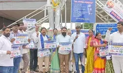 తక్షణమే రోస్టర్ పాయింట్లు సవరించాలి: అంబేద్కర్ విగ్రహం వద్ద నిరసన ప్రదర్శన తక్షణమే రోస్టర్ పాయింట్లు సవరించాలి: అంబేద్కర్ విగ్రహం వద్ద నిరసన ప్రదర్శన