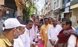 సీతాఫల్మండిలో ఎస్ఐఆర్ ప్రక్రియపై బీజేపీ ఆకస్మిక తనిఖీలు సీతాఫల్మండిలో ఎస్ఐఆర్ ప్రక్రియపై బీజేపీ ఆకస్మిక తనిఖీలు