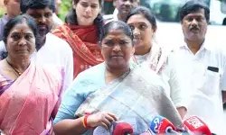 మనుబోతులగూడెం ఘటనపై మంత్రి సీతక్క సీరియస్ మనుబోతులగూడెం ఘటనపై మంత్రి సీతక్క సీరియస్
