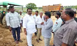 పర్యవేక్షణ లేకుండా పనులా..? అధికారులపై ఎమ్మెల్యే ఆగ్రహం పర్యవేక్షణ లేకుండా పనులా..? అధికారులపై ఎమ్మెల్యే ఆగ్రహం