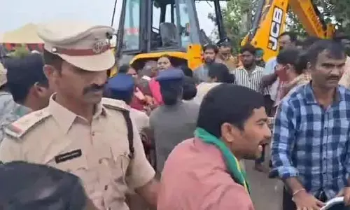 పోలీసులపై దాడి.. బహదూర్‌గూడా భూ వివాదంలో రైతులపై కేసు నమోదు