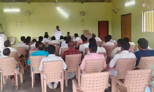 తక్కువ వర్షపాతం.. రైతులకు ప్రత్యామ్నాయ పంటలపై అవగాహన సదస్సు