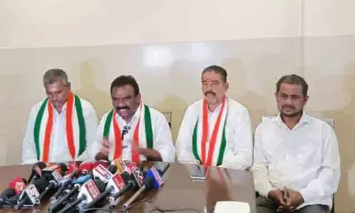 పేదలకు ఇండ్లు కట్టమంటే... బొందల గడ్డలు కట్టిర్రు