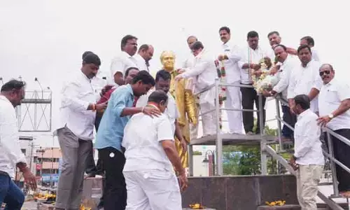 నీతికి నిజాయితీకి మారు పేరు చొక్కారావు: మంత్రి పొన్నం