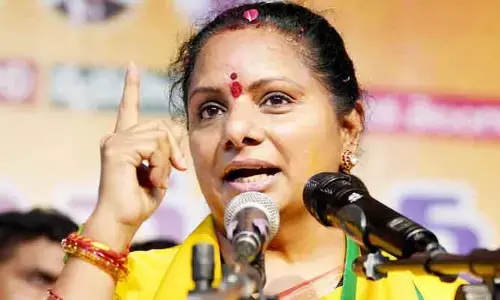 బీఆర్ఎస్, కాంగ్రెస్ గత చరిత్రనే తవ్వుతున్నాయి.. ప్రజా సమస్యలను పట్టించుకోవడం లేదు: కవిత
