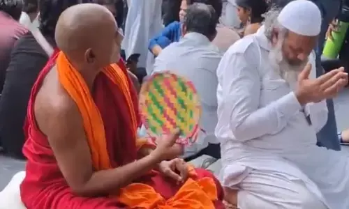 ఢిల్లీ జంతర్‌మంతర్ వద్ద వెల్లివిరిసిన మతసామరస్యం