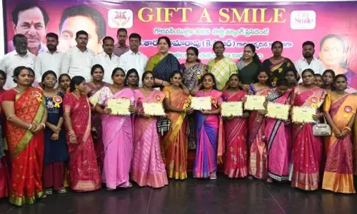 కేటీఆర్ జన్మదినం సందర్భంగా గిఫ్ట్ ఏ స్మైల్.. మహిళలకు కుట్టు మిషన్ల శిక్షణ సర్టిఫికెట్ల ప్రదానం