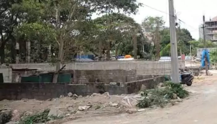 ఖాజాగూడ తలాబ్ ఎఫ్టీఎల్లో జోరుగా నిర్మాణాలు ఖాజాగూడ తలాబ్ ఎఫ్టీఎల్లో జోరుగా నిర్మాణాలు