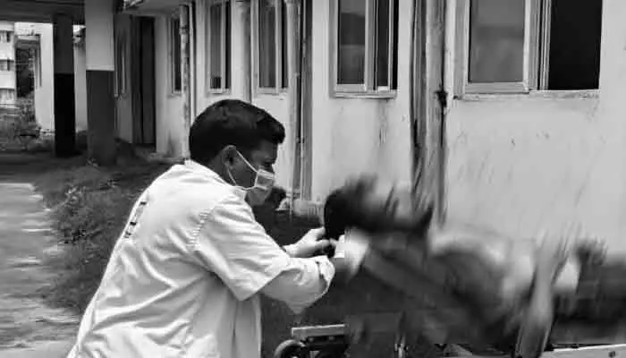 జలపాతంలో పడి యువకుడి మృతి జలపాతంలో పడి యువకుడి మృతి