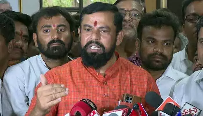 ఈటల, బండి సంజయ్ కలిస్తే పార్టీ అధికారంలోకి వస్తుందా.. రాజాసింగ్ హాట్ కామెంట్స్ ఈటల, బండి సంజయ్ కలిస్తే పార్టీ అధికారంలోకి వస్తుందా.. రాజాసింగ్ హాట్ కామెంట్స్