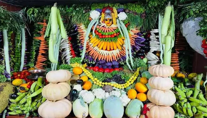 శాకాంబరీ దేవిగా వన దుర్గ భవాని.. శాకాంబరీ దేవిగా వన దుర్గ భవాని..