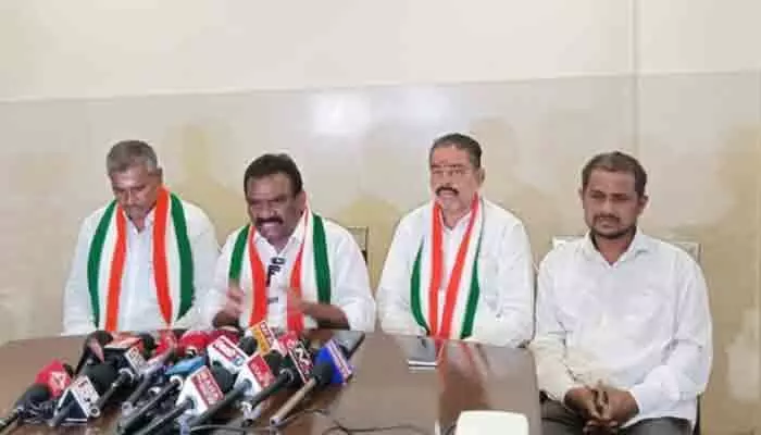 పేదలకు ఇండ్లు కట్టమంటే... బొందల గడ్డలు కట్టిర్రు పేదలకు ఇండ్లు కట్టమంటే... బొందల గడ్డలు కట్టిర్రు