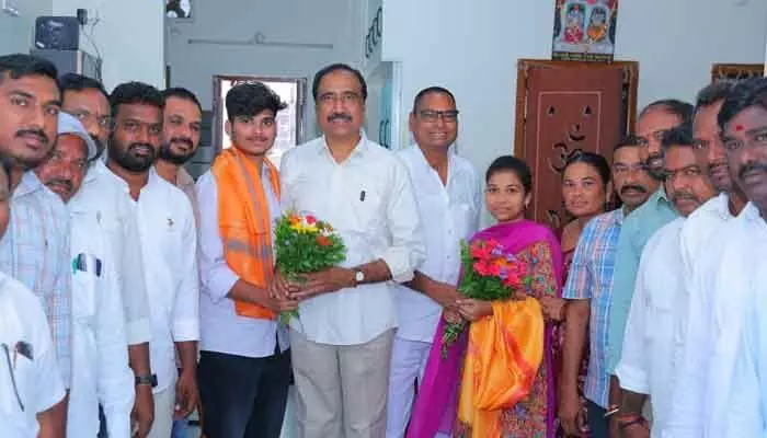 నీట్ ఫలితాల్లో ఉత్తమ మార్కులు సాధించిన విద్యార్థులను అభినందించిన ఎమ్మెల్యే నీట్ ఫలితాల్లో ఉత్తమ మార్కులు సాధించిన విద్యార్థులను అభినందించిన ఎమ్మెల్యే