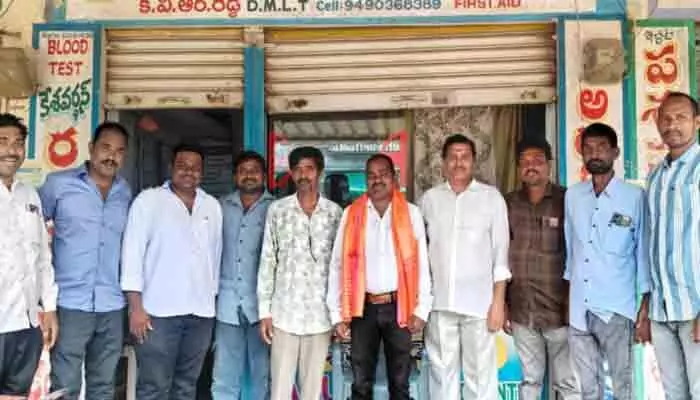 కాంగ్రెస్ ఎస్సీ సెల్ మండల అధ్యక్షుడిగా ఎన్నికైన రావులపల్లి నరసింహారావుకు ఘన సన్మానం కాంగ్రెస్ ఎస్సీ సెల్ మండల అధ్యక్షుడిగా ఎన్నికైన రావులపల్లి నరసింహారావుకు ఘన సన్మానం