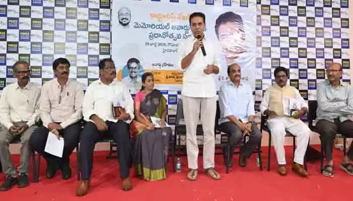 కళను ప్రోత్సహించడం సమాజ బాధ్యత : కేటీఆర్ కళను ప్రోత్సహించడం సమాజ బాధ్యత : కేటీఆర్