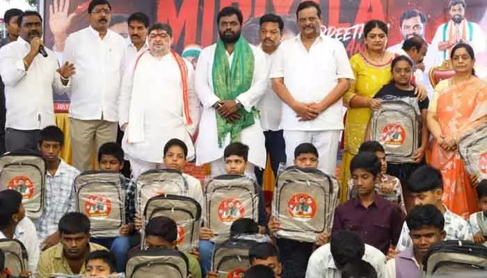 సామాజిక సేవా కార్యక్రమాలకు ప్రాధాన్యత కల్పించాలి: మంత్రి పొన్నం సామాజిక సేవా కార్యక్రమాలకు ప్రాధాన్యత కల్పించాలి: మంత్రి పొన్నం