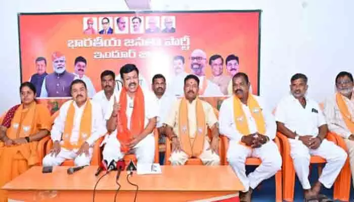 ఎమ్మెల్యే పైడి రాకేష్రెడ్డి ఇంటి ముట్టడికి వస్తే ఊరుకోం ఎమ్మెల్యే పైడి రాకేష్రెడ్డి ఇంటి ముట్టడికి వస్తే ఊరుకోం