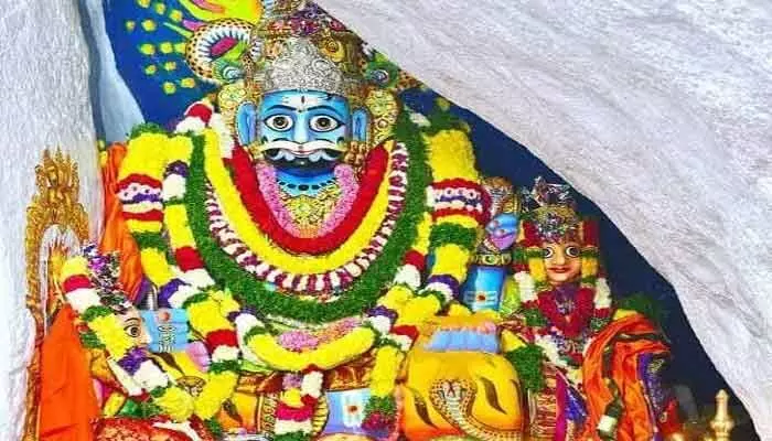 కొమురవెల్లి మల్లికార్జున స్వామి క్షేత్రానికి పోటెత్తిన భక్తులు కొమురవెల్లి మల్లికార్జున స్వామి క్షేత్రానికి పోటెత్తిన భక్తులు