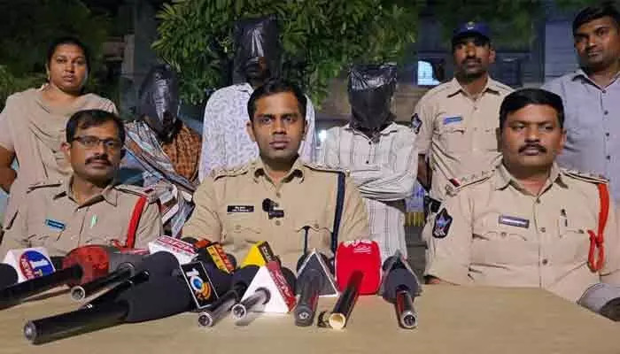 ఒడిశా టు ప్రొద్దుటూరు: గంజాయి ముఠా అరెస్ట్ ఒడిశా టు ప్రొద్దుటూరు: గంజాయి ముఠా అరెస్ట్