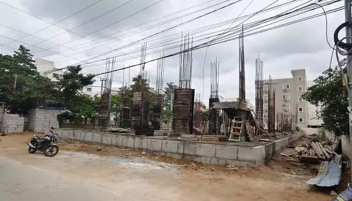 మారుతున్న స్వరం. ప్రభుత్వ భూమి విషయంలో అధికారుల మాయాజాలం ! మారుతున్న స్వరం. ప్రభుత్వ భూమి విషయంలో అధికారుల మాయాజాలం !
