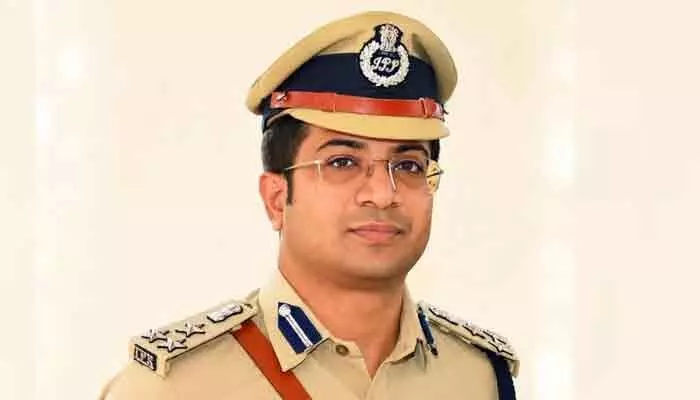 సైబర్ మోసాలపై బిగ్ అలర్ట్... కర్నూలు ఎస్పీ కీలక ప్రకటన సైబర్ మోసాలపై బిగ్ అలర్ట్... కర్నూలు ఎస్పీ కీలక ప్రకటన
