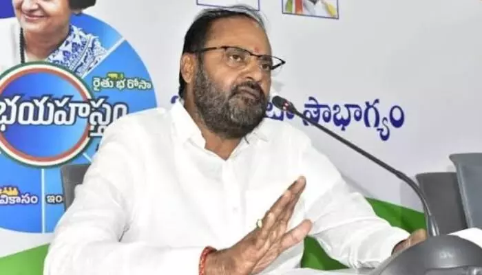 హరీష్ రావు రోజుకు 100 అబద్దాలు ఆడుతాడు: ప్రభుత్వ విప్, సీహెచ్. విజయరమణారావు హరీష్ రావు రోజుకు 100 అబద్దాలు ఆడుతాడు: ప్రభుత్వ విప్, సీహెచ్. విజయరమణారావు