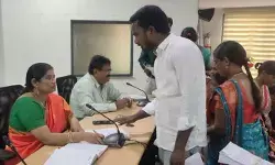 అసాంఘిక కార్యకలాపాలకు అడ్డాగా క్యాంపు ఆఫీసు.. ప్రజావాణిలో బీజేపీ నేత ఫిర్యాదు అసాంఘిక కార్యకలాపాలకు అడ్డాగా క్యాంపు ఆఫీసు.. ప్రజావాణిలో బీజేపీ నేత ఫిర్యాదు