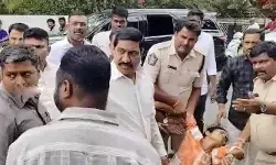అధికార హోదాలో ఉన్నా చొరవ.. మంత్రి బీసీ జనార్ధన్రెడ్డిపై ప్రశంసలు అధికార హోదాలో ఉన్నా చొరవ.. మంత్రి బీసీ జనార్ధన్రెడ్డిపై ప్రశంసలు