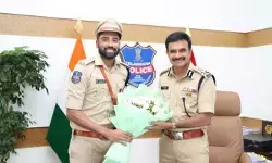 DSP సిరాజ్.. యూనిఫామ్లో డీజీపీ ఆఫీస్కు.. DSP సిరాజ్.. యూనిఫామ్లో డీజీపీ ఆఫీస్కు..