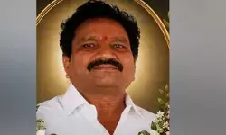 హైదరాబాద్లో రోడ్డు ప్రమాదం.. జహీరాబాద్ వాసి మృతి హైదరాబాద్లో రోడ్డు ప్రమాదం.. జహీరాబాద్ వాసి మృతి