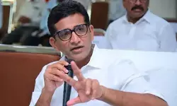 ఈజ్ ఆఫ్ డూయింగ్లో తెలంగాణ 13వ స్థానానికి.. కాంగ్రెస్ పాలనపై సంజయ్ విమర్శలు ఈజ్ ఆఫ్ డూయింగ్లో తెలంగాణ 13వ స్థానానికి.. కాంగ్రెస్ పాలనపై సంజయ్ విమర్శలు