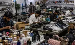గ్రేటర్లో నకి‘లీలలు’ గ్రేటర్లో నకి‘లీలలు’