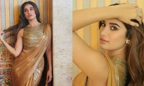 గోల్డ్ శారీలో మెస్మరైజ్ చేస్తున్న రాషా తడాని