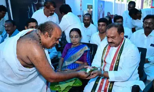 నిజామాబాద్‌ ఉమామహేశ్వర ఆలయంలో టీపీసీసీ చీఫ్ ప్రత్యేక పూజలు
