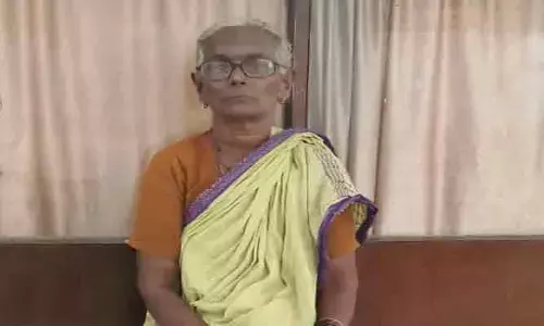 నాలుగు ఎకరాలిచ్చినా.. నాలుగు మెతుకులు పెడ్తలేరు.. ప్రజావాణిలో వృద్ధురాలి ఆవేదన