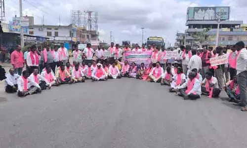 దేవాదుల నీళ్లు ఇవ్వాలని బీఆర్ఎస్ ధర్నా