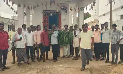 వర్షాలు కురవాలని నంచర్లలో ‘కప్ప కావడి’ నిర్వహణ